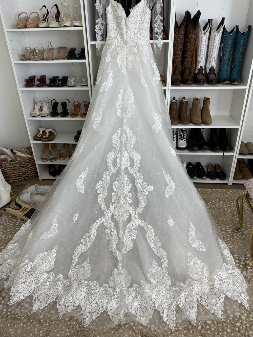 Elegant White Lace A-Line Wedding Dress with Illusion Sleeves - Picture 5 of 9